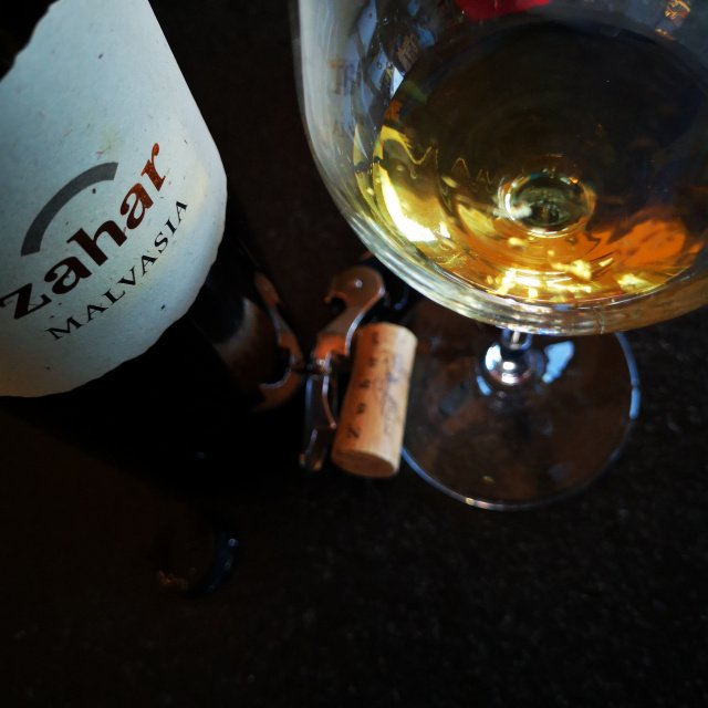 Enonauta/Degustazione di Vino #016  - review - Malvasia 2015 di Zahar. vino avvincente e amichevole che stringe sodalizi entusiasmanti con le creazioni culinarie