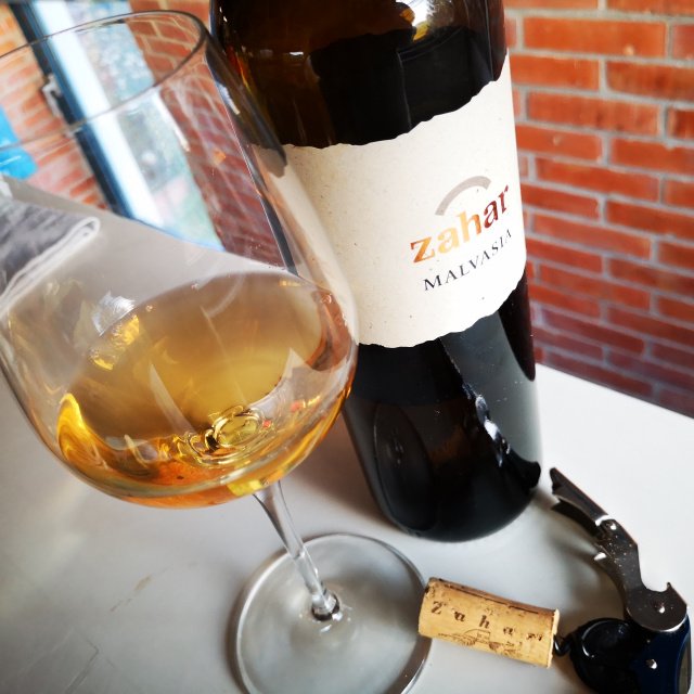 Enonauta/Degustazione di Vino #016  - review - Malvasia 2015 di Zahar. vino avvincente e amichevole che stringe sodalizi entusiasmanti con le creazioni culinarie