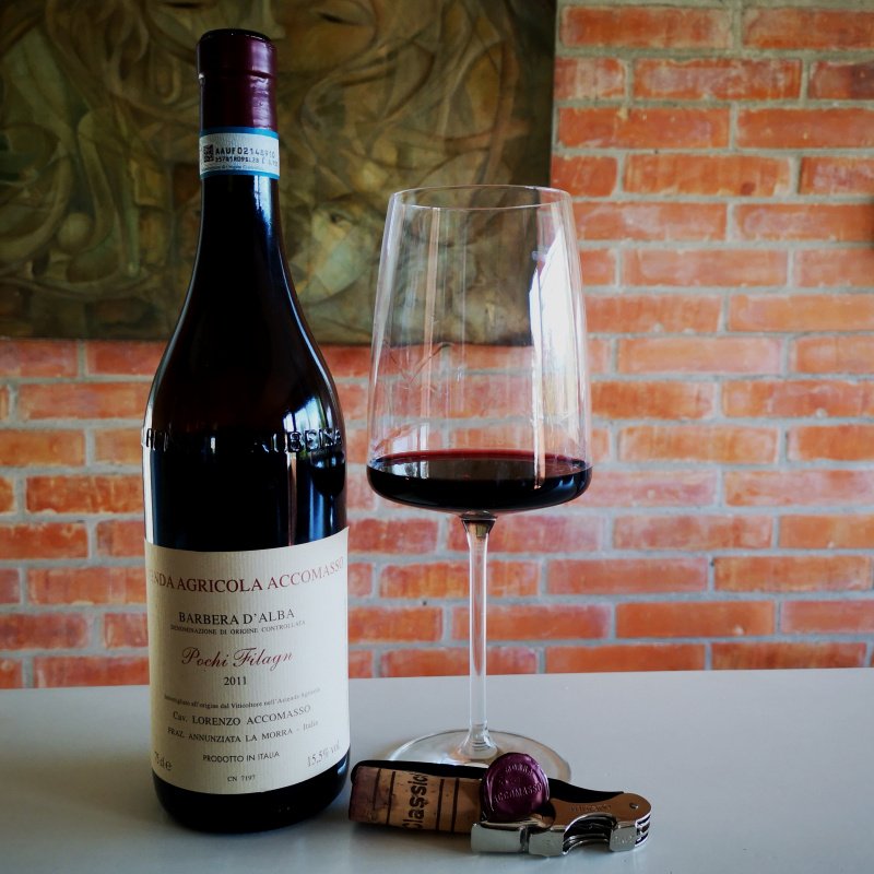 Enonauta/Degustazione di Vino #040 - wine review - Barbera Pochi Filagn 2011 di Accomasso. Il vino della felicità come disse il Cav. stesso