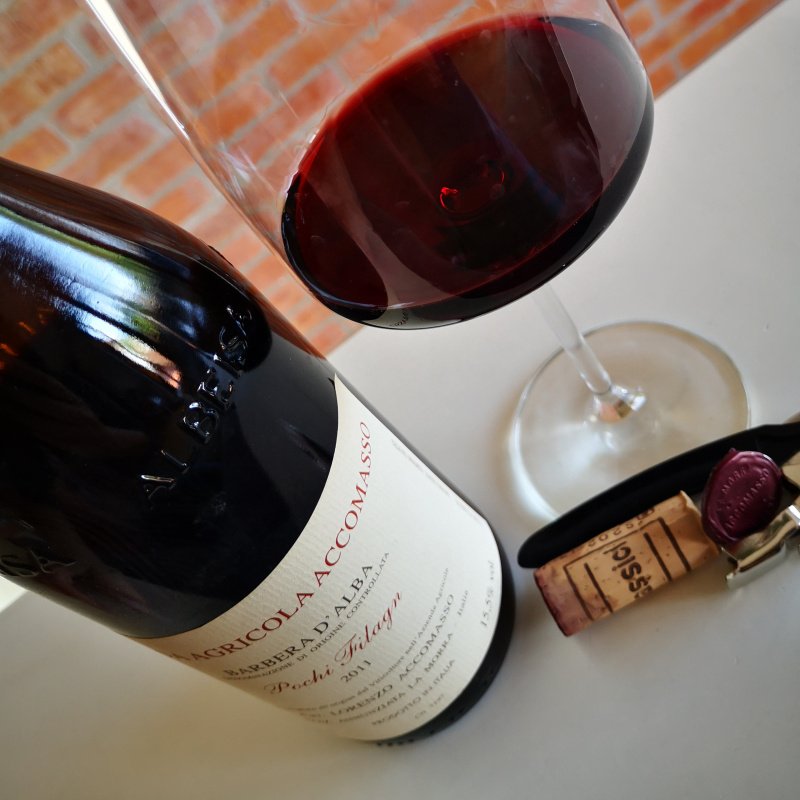 Enonauta/Degustazione di Vino #040 - wine review - Barbera Pochi Filagn 2011 di Accomasso. Il vino della felicità come disse il Cav. stesso