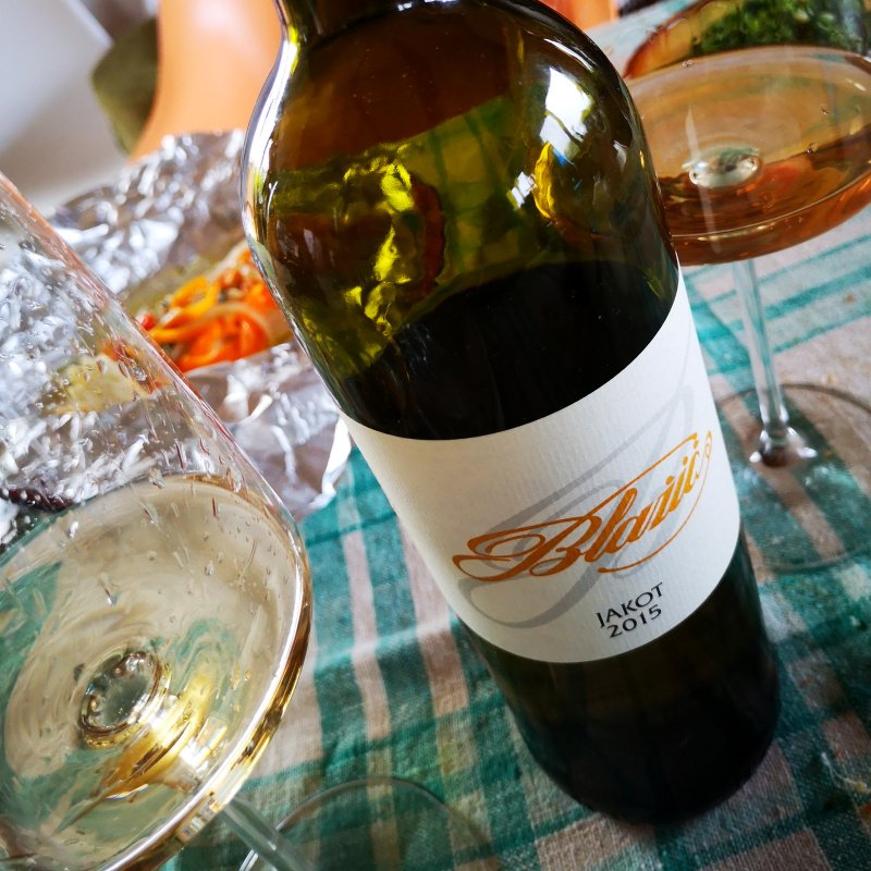 Enonauta/Degustazione di Vino #042 - wine review - Jakot 2015 di Blazic Sorso denso con freschezza ruvida. Centrobocca succoso, fruttato, spesso. 