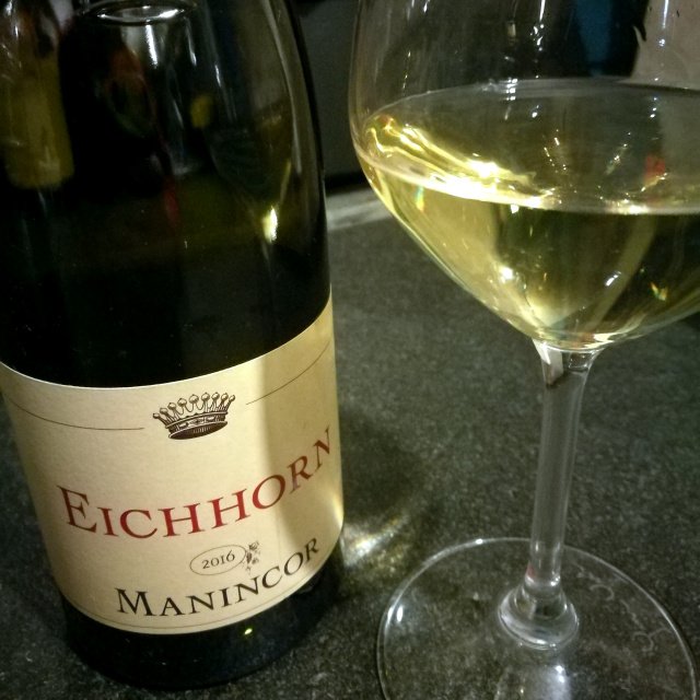 Enonauta/Degustazione di Vino #037 - wine review - Eichorn 2016 di Manincor. La maestria indiscutibile dell'azienda Manincor in questo Pinot B