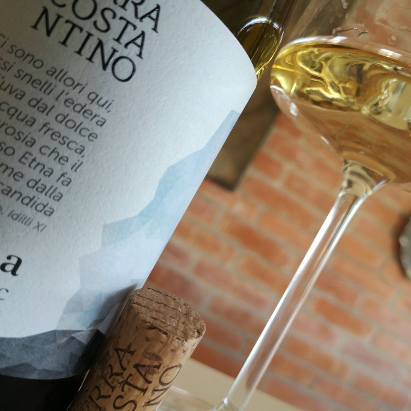 Enonauta/Degustazione di Vino #057 - wine review - Etna Bianco De Aetna 2017 - Terra Costantino | Verticalità e Succosità