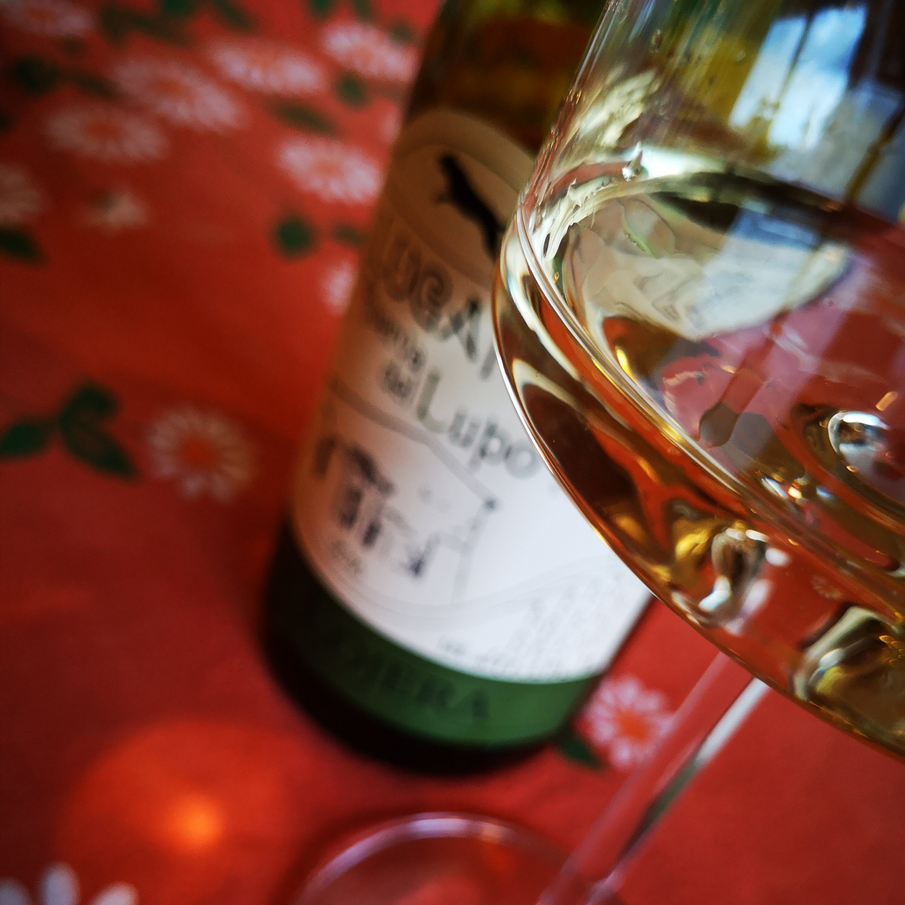 Enonauta/Degustazione di Vino #093 - review - Lugana Riserva del Lupo 2016  - Ca Lojera | Al palato se ne apprezzano la suadente freschezza, l'intensità dell'aroma di bocca, la capacità dinamica di un vino di grande struttura.