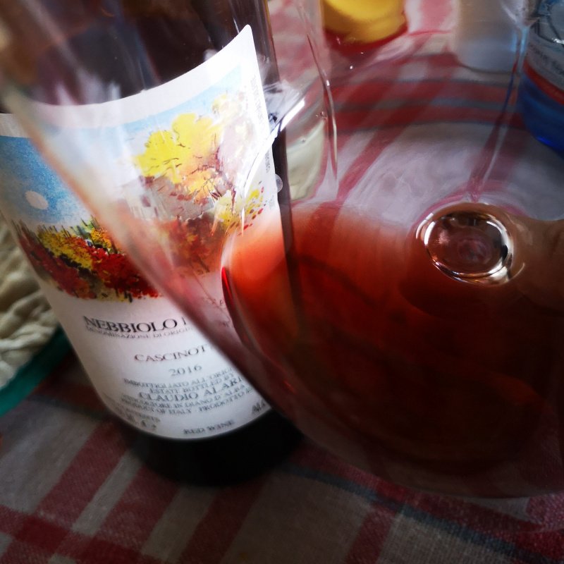Enonauta/Degustazione di Vino #115 - review - Nebbiolo d'Alba Cascinotto 2016 - Alario | Sostanzioso, pronto, gratificante, mi aspetto di trovarlo tra altri 10 anni a dire la sua.