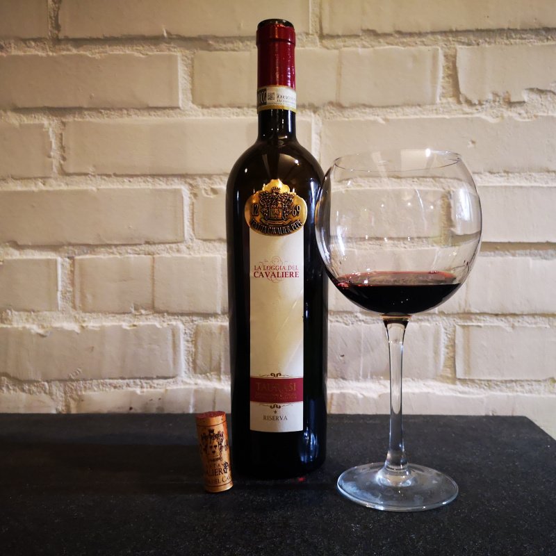 Enonauta/Degustazione di Vino #119 - review - Taurasi Riserva La Loggia del Cavaliere 2013 - Tenuta Cavalier Pepe | tra le pieghe della sua austera gioventù si manifesta come un vino espressivo e di carattere.