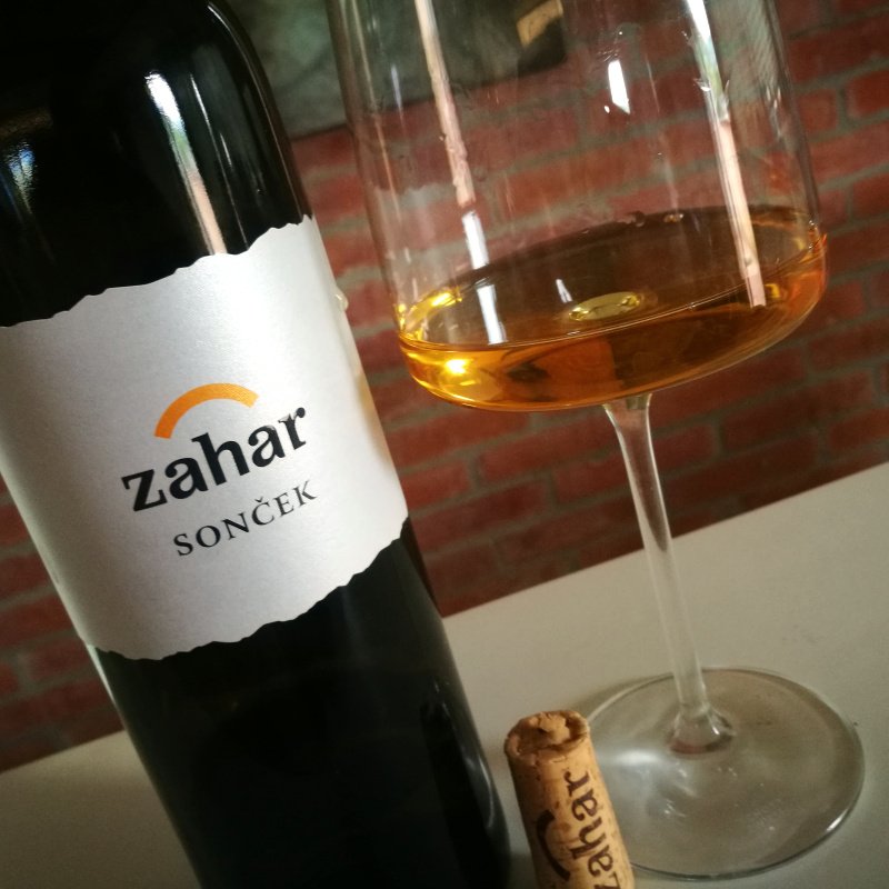 Enonauta/Degustazione di Vino #162 - review -  Soncek 2019 - Zahar | vino profumato, preciso e dal gusto intenso che conferma Zahar come una delle realtà più approcciabili e convincenti nel novero di quelle che lavorano in bio/biodinamico/naturale.