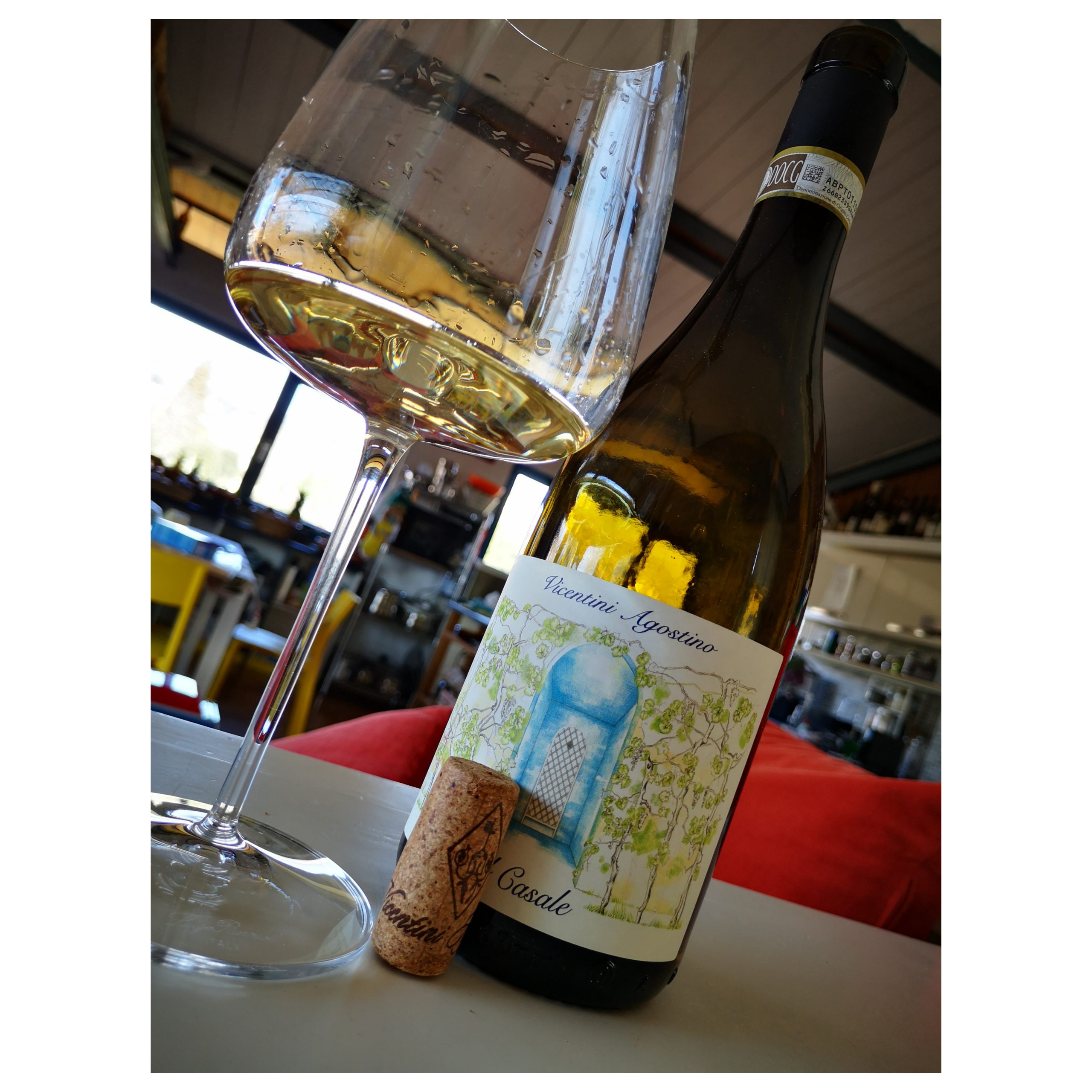 Enonauta/Degustazione di Vino #201 - Soave Superiore "Il Casale" 2018 - Agostino Vicentini | Vino luminoso, espressivo, profumato e di grande presenza gustativa.