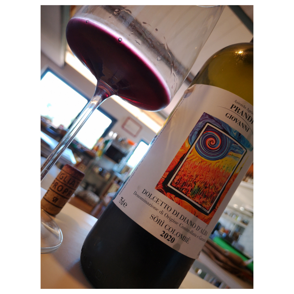 Enonauta/Degustazione di Vino #239 - review - Dolcetto di Diano d'Alba Sörì Colombè 2020 - Prandi | Saporito, sostanzioso, pungente, violaceo