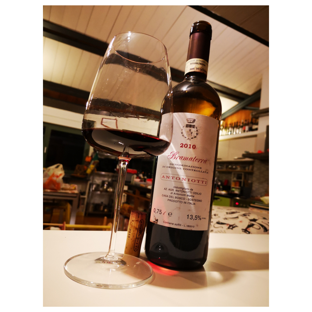 Enonauta/Degustazione di Vino #264 - review - Bramaterra 2010 - Antoniotti | Vino perfettamente compiuto, per esecuzione, piacevolezza, carattere e anche originalità.