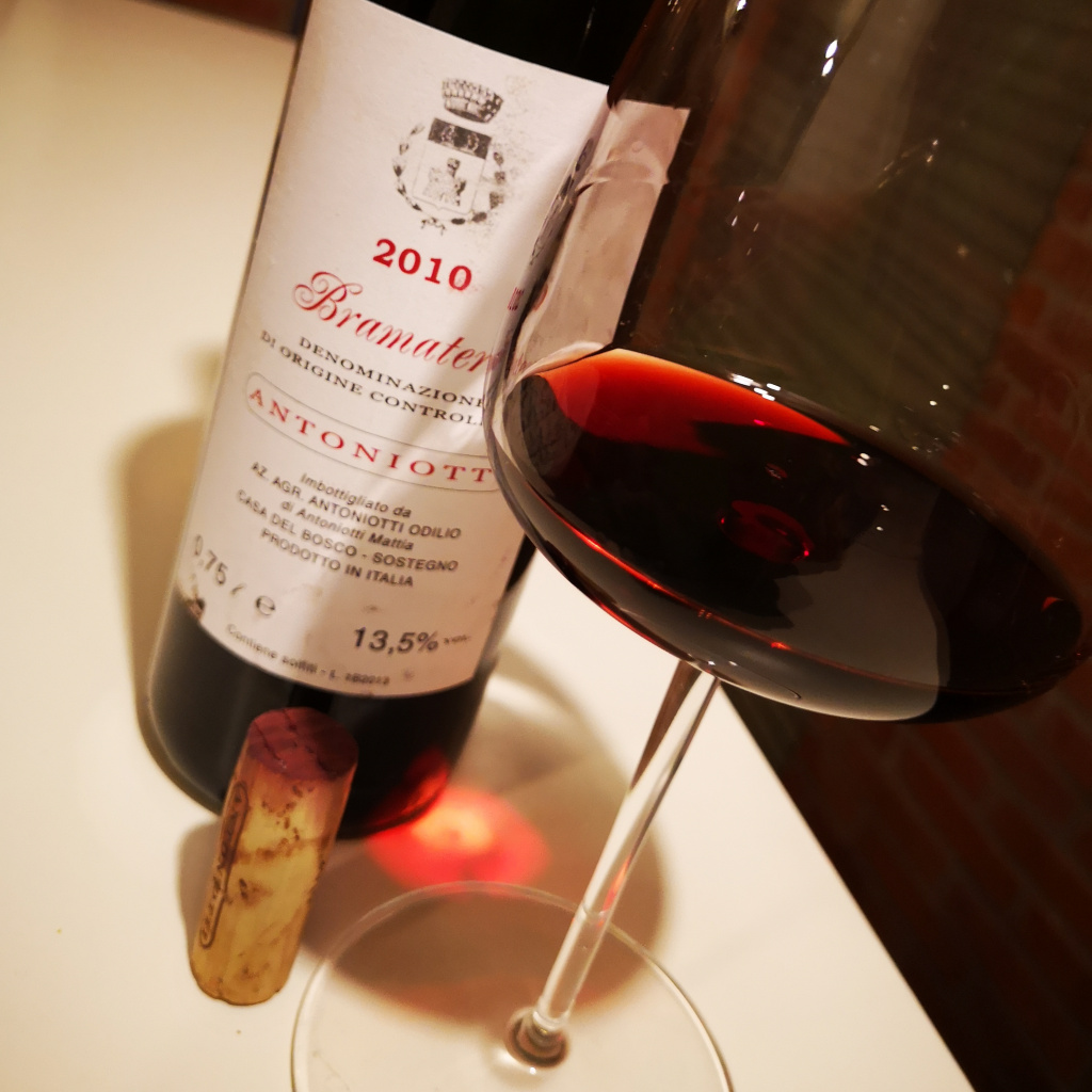 Enonauta/Degustazione di Vino #264 - review - Bramaterra 2010 - Antoniotti | Vino perfettamente compiuto, per esecuzione, piacevolezza, carattere e anche originalità.