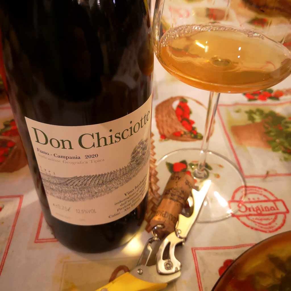 Enonauta/Degustazione di Vino #298 - review - Fiano Don Chisciotte 2020 - Zampaglione | Sapidità spiccata che fa ripensare a vini di omologhi, ben più famosi, produttori di bianchi di stampo tradizionale che ricorda per forma e gusto.