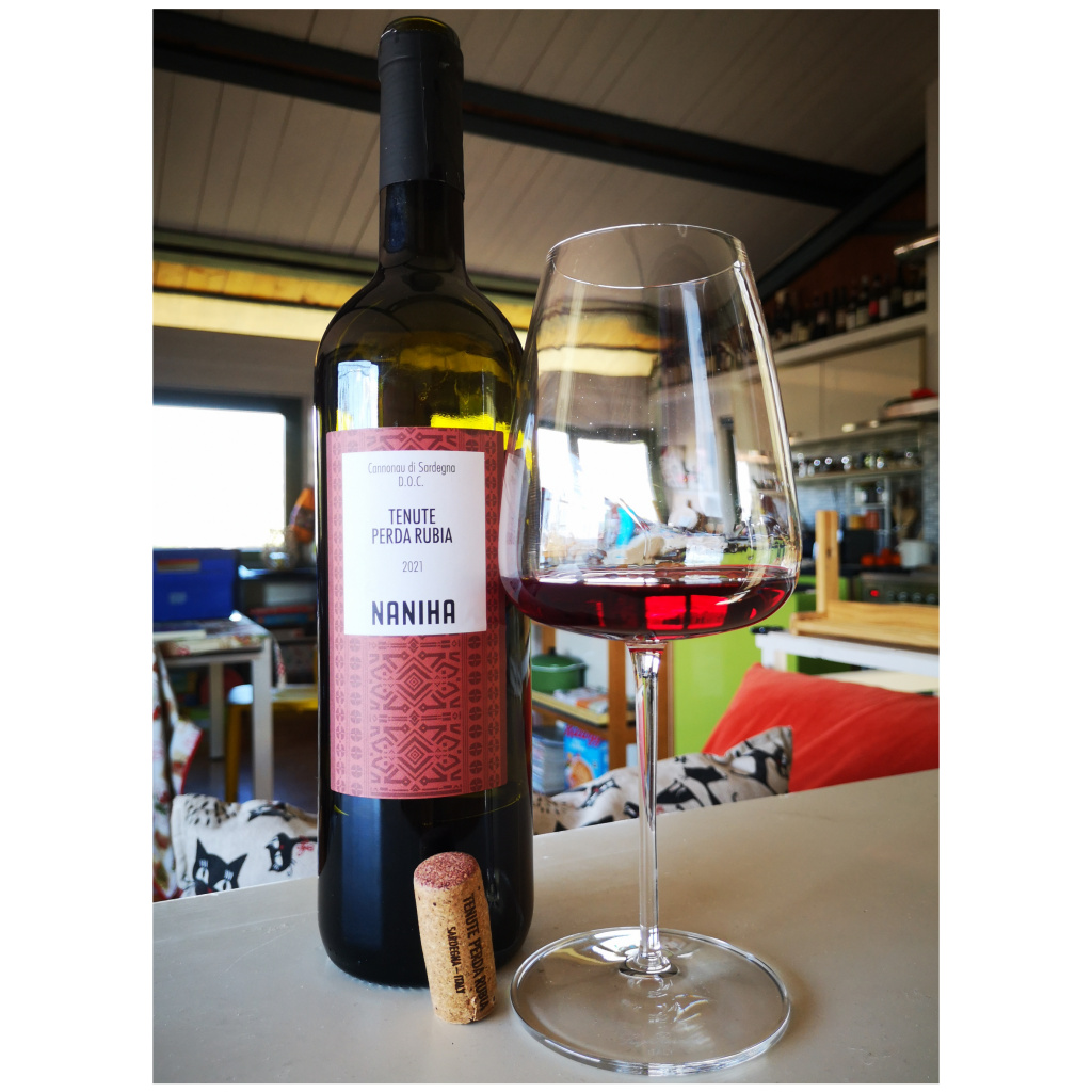Enonauta/Degustazione di Vino #305 - review - Naniha 2021 - Tenute Perda Rubia | Da piante a piede franco della regione dell'Ogliastra