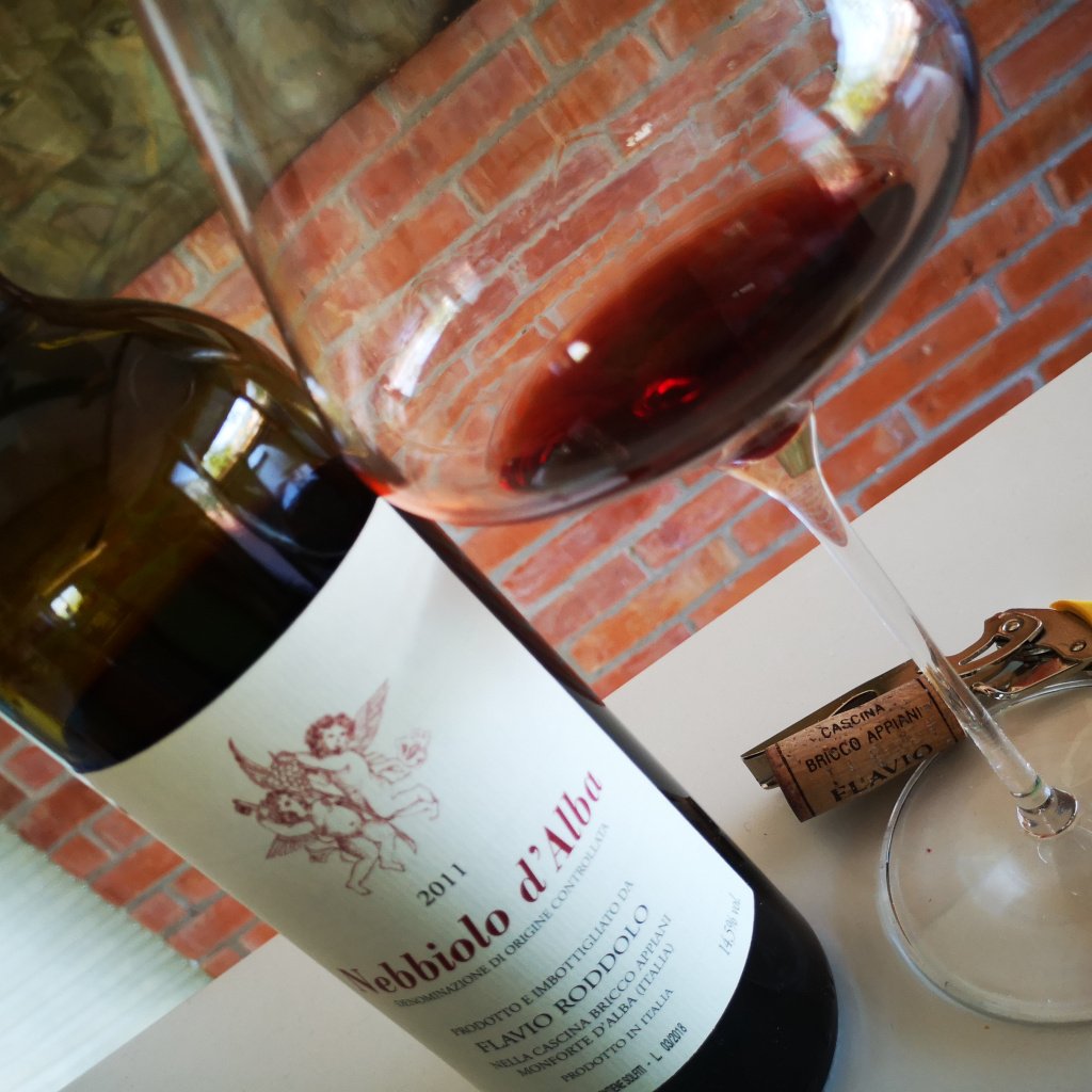 Enonauta/Degustazione di Vino #316 - review - Nebbiolo d'Alba 2011 - Flavio Roddolo | Un nebbiolo crepuscolare, di grande personalità