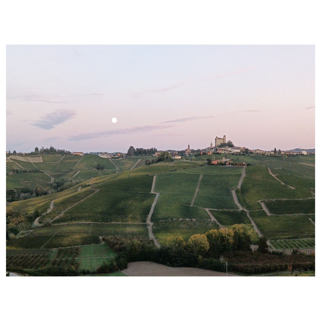 Serralunga d'Alba vista da Perno